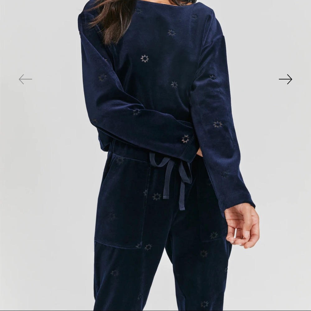Something Navy Sun Velour Sweatshirt & Joggers Set (M, Navy)